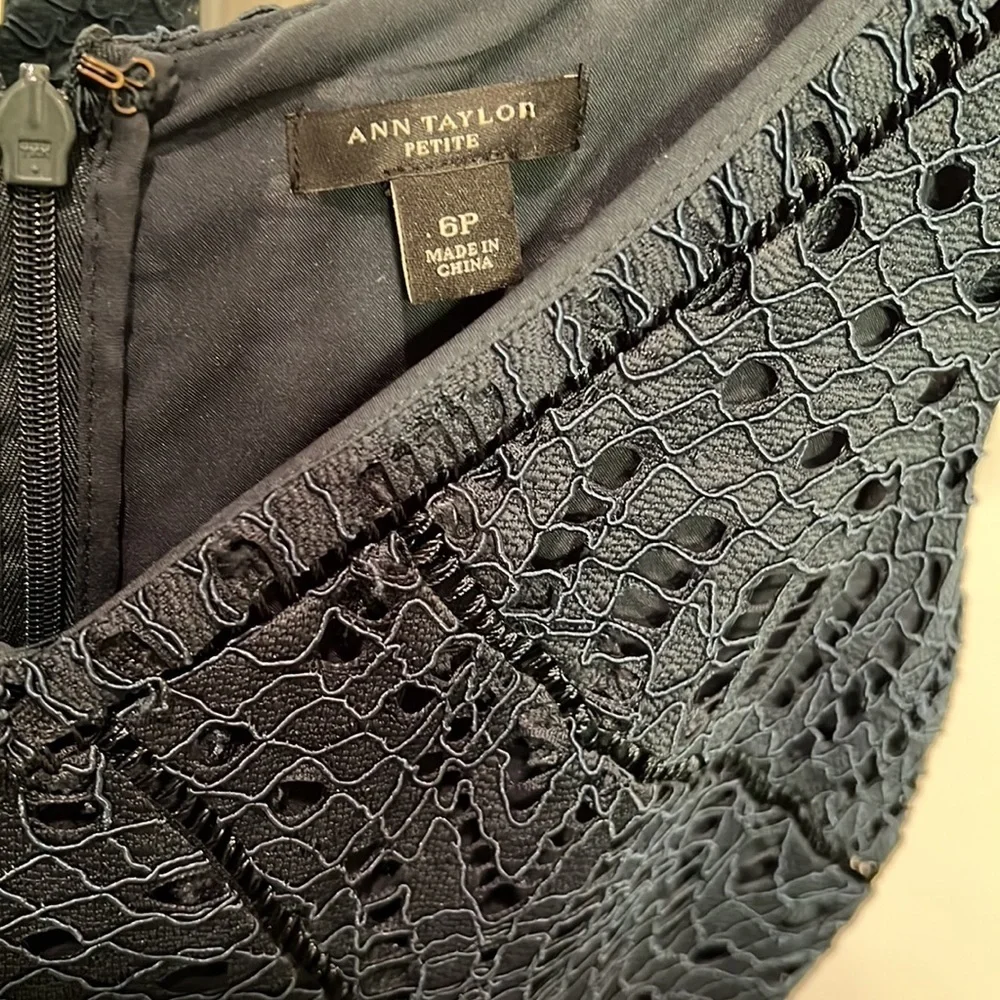 045 Ann Taylor Dark Green Lace Dress - Picture 5 of 9